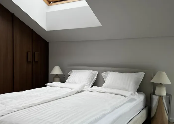 Pinehouse Escape Floor *